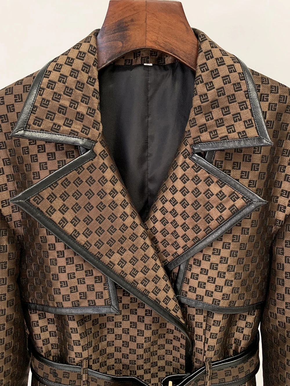 New 2024 celebrity fashion belted jacquard maze pattern printed luxury long trench coat jacket - Image 4