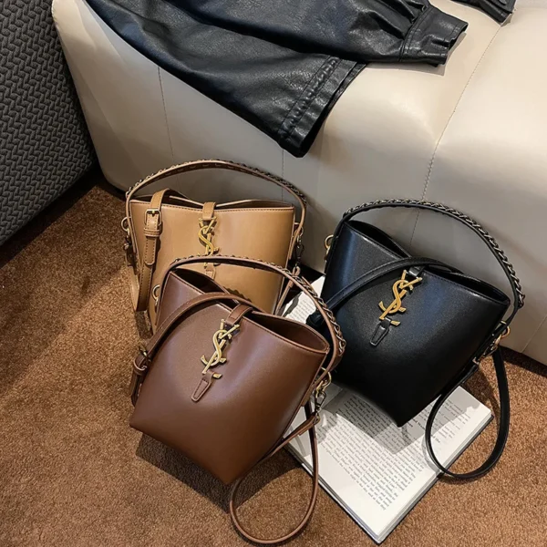 2024 Women's Bag Textured Fashion Versatile Bucket Bag with Niche Design Simple and Casual Shoulder Messenger Bag for Ladies.