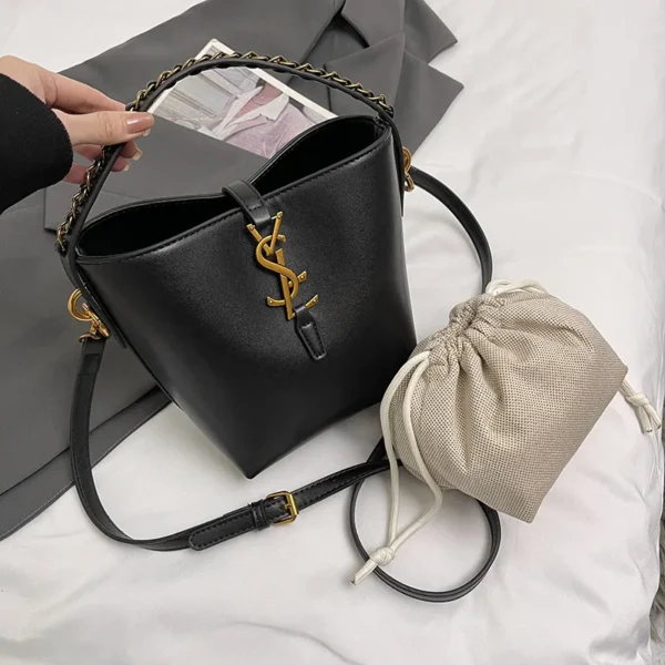 2024 Women's Bag Textured Fashion Versatile Bucket Bag with Niche Design Simple and Casual Shoulder Messenger Bag for Ladies.