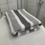 1-pack thick bath towel, strong water absorption and quick drying, non shedding, durable - very suitable for families, beaches, - Image 4